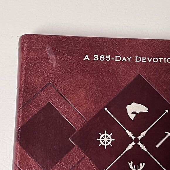 A 365 Day Devotional Daily Strength for Men - Picture 3 of 8